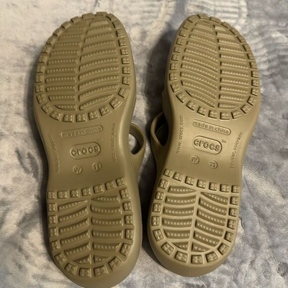 Women’s Crocs Sandals.      NWOT - Picture 8 of 9